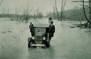640px-1927_Mississippi_flood_Mounds-Cairo_IL_highway